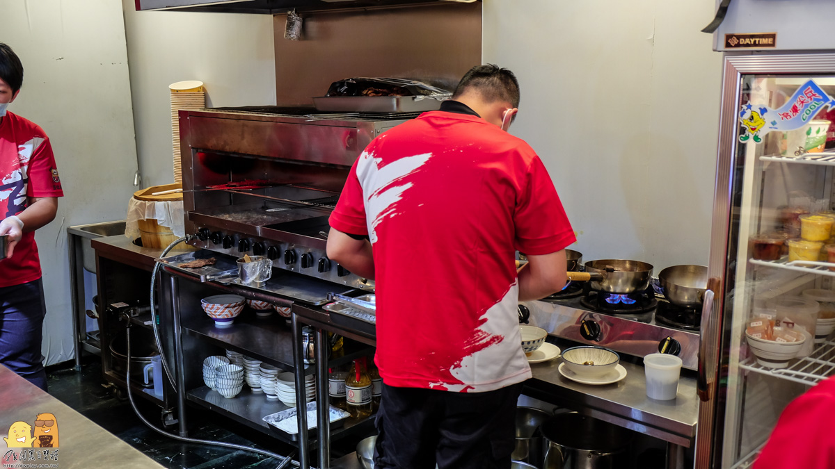 基隆夜市,基隆美食,基隆巷弄美食,基隆烤肉飯,基隆白帶魚