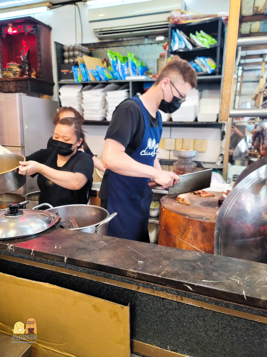 燒臘便當,下新莊,燒臘,叉燒,港式燒臘,下新莊美食,新莊美食,新莊燒臘飯,新莊三寶飯,新莊平價美食推薦,新莊必吃燒臘,下新莊便當推薦,新莊超大份量便當