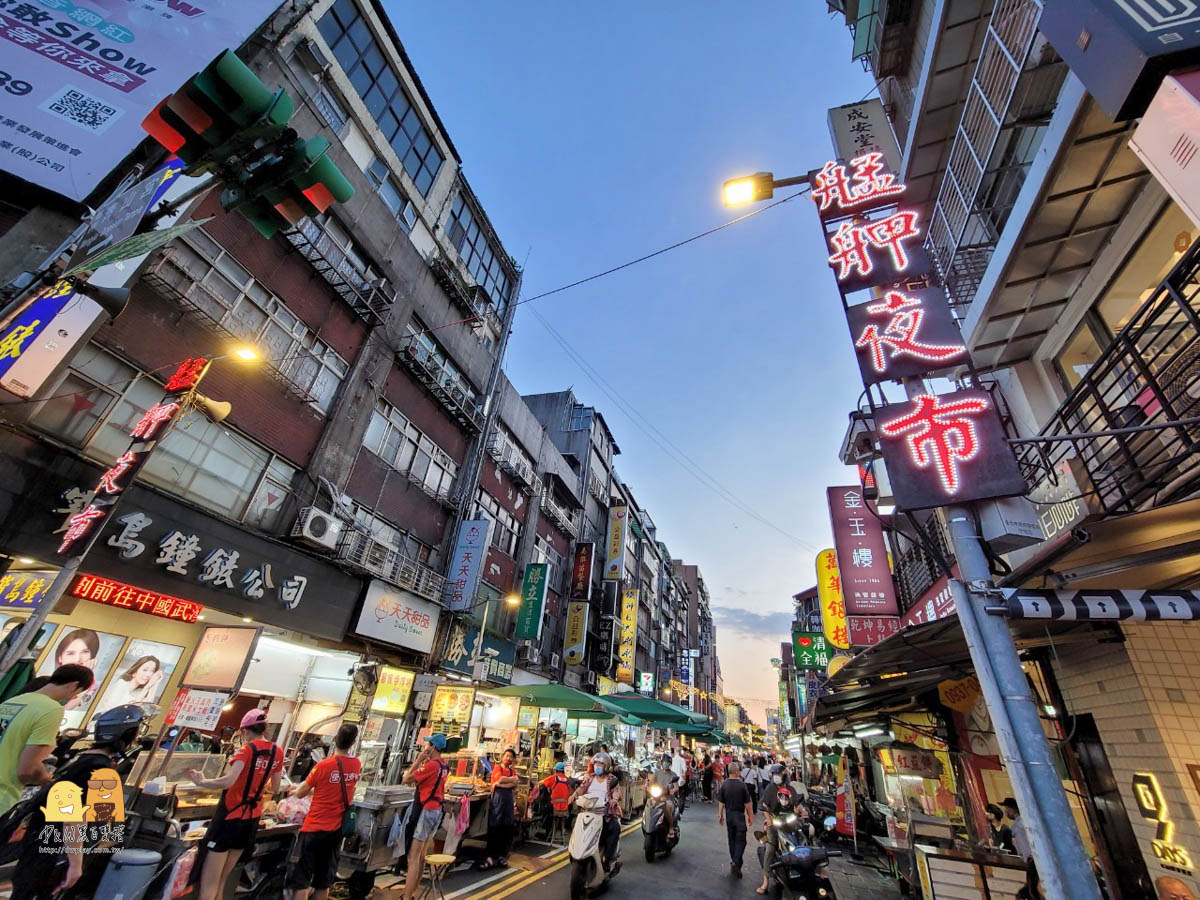 施家脆皮蚵仔煎,萬華美食,艋舺夜市,東石蚵仔,蚵仔煎,夜市小吃