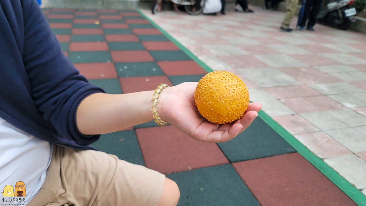 膨風球,大龍峒美食,哈密街美食,捷運圓山站美食,排隊美食,圓山美食,哈密街排隊美食,哈密街地瓜球,哈密街膨風球,保安宮小吃,大龍峒美食,大龍峒排隊地瓜球,大龍峒保安宮,二姊膨風球