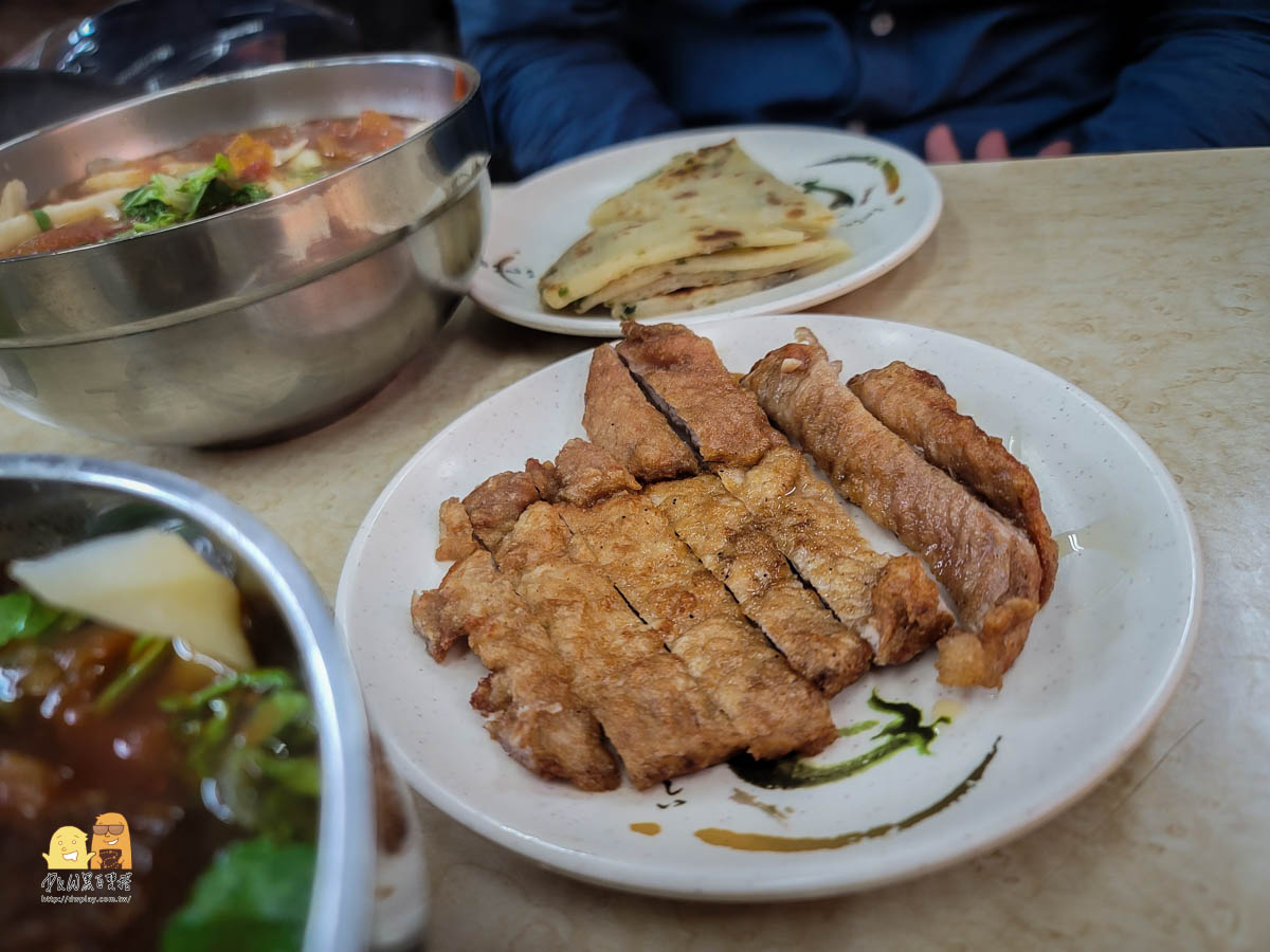 牛肉麵,台北牛肉麵,台北美食,伊通街牛肉麵,番茄牛肉麵,四平街番茄牛肉麵,四平街牛肉麵,四平路牛肉麵,刀削麵,四平街刀削麵,台北刀削麵,牛肉刀削麵,四平路刀削麵,伊通街刀削麵