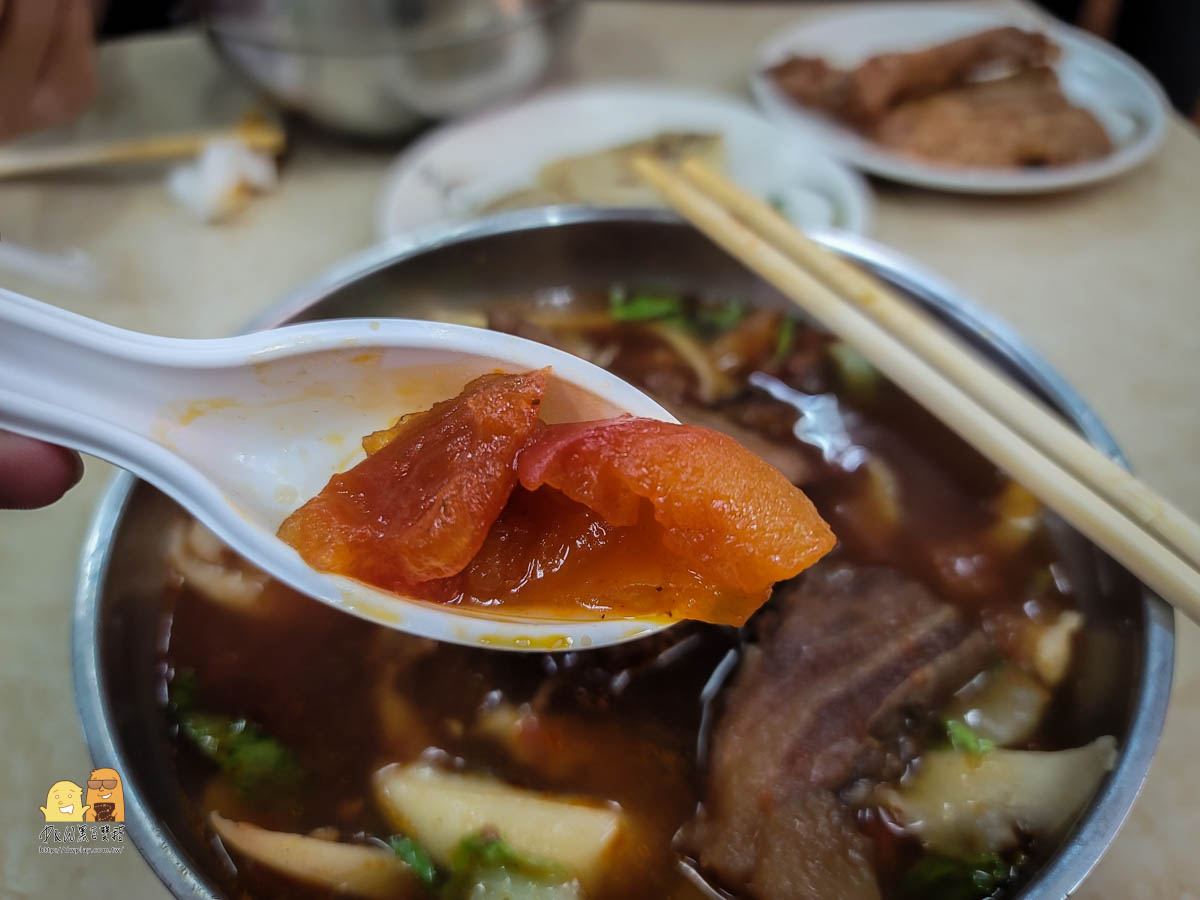 牛肉麵,台北牛肉麵,台北美食,伊通街牛肉麵,番茄牛肉麵,四平街番茄牛肉麵,四平街牛肉麵,四平路牛肉麵,刀削麵,四平街刀削麵,台北刀削麵,牛肉刀削麵,四平路刀削麵,伊通街刀削麵