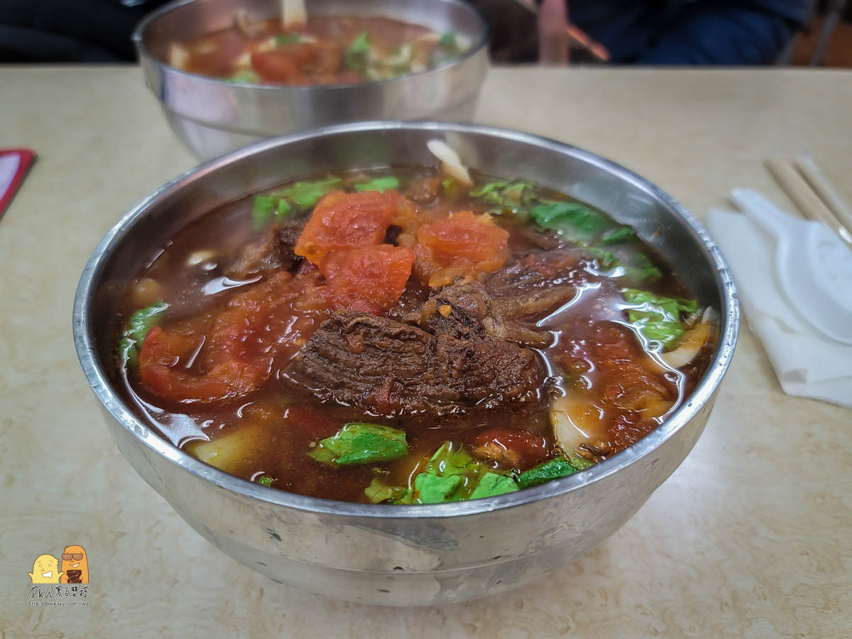 牛肉麵,台北牛肉麵,台北美食,伊通街牛肉麵,番茄牛肉麵,四平街番茄牛肉麵,四平街牛肉麵,四平路牛肉麵,刀削麵,四平街刀削麵,台北刀削麵,牛肉刀削麵,四平路刀削麵,伊通街刀削麵