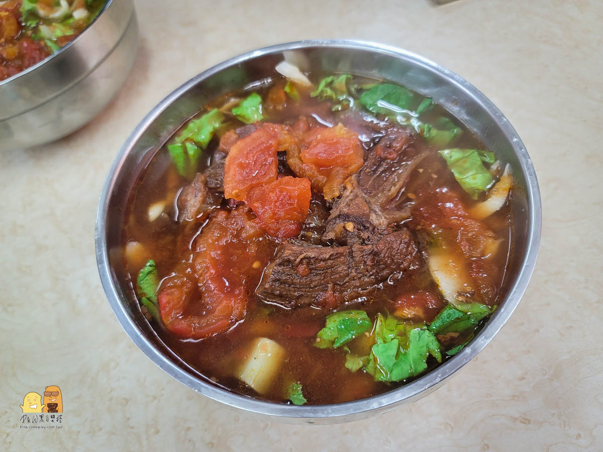 牛肉麵,台北牛肉麵,台北美食,伊通街牛肉麵,番茄牛肉麵,四平街番茄牛肉麵,四平街牛肉麵,四平路牛肉麵,刀削麵,四平街刀削麵,台北刀削麵,牛肉刀削麵,四平路刀削麵,伊通街刀削麵