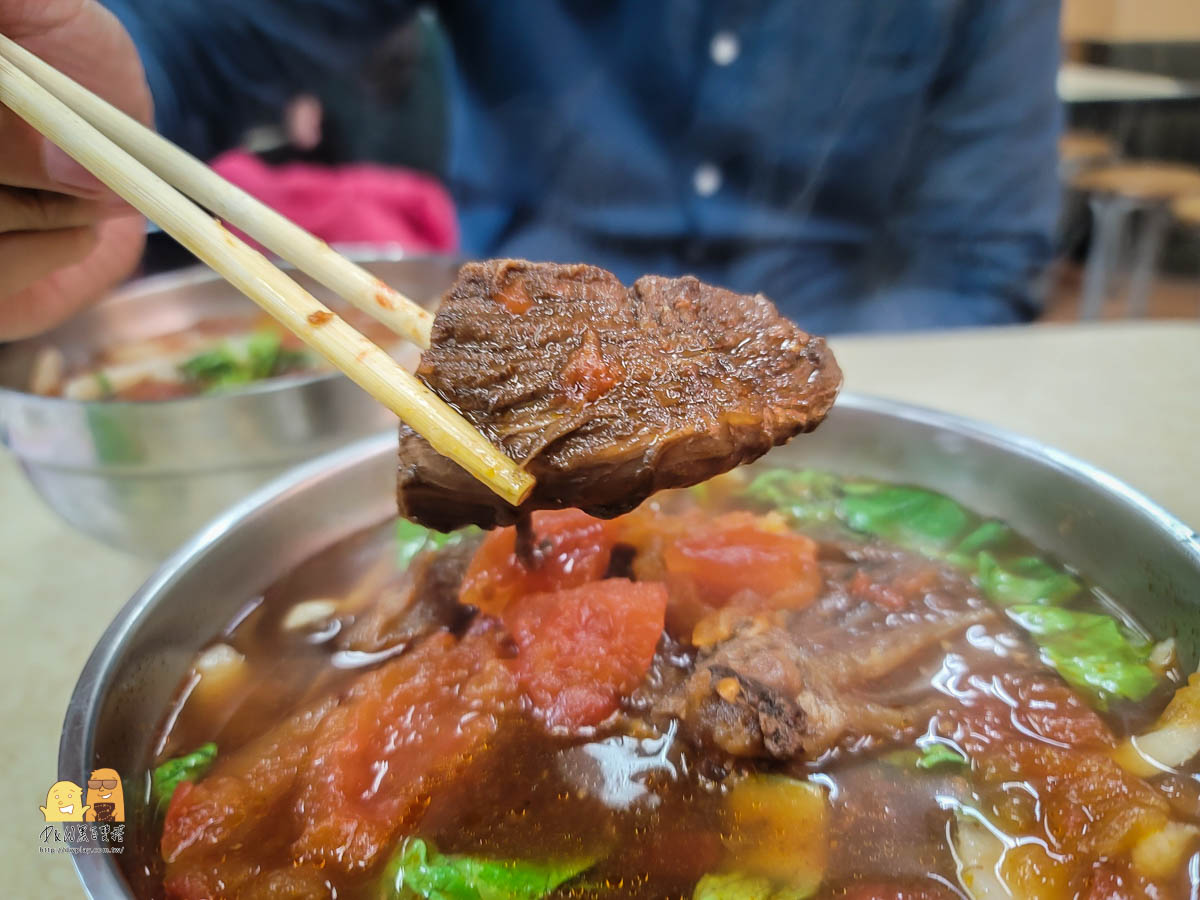 牛肉麵,台北牛肉麵,台北美食,伊通街牛肉麵,番茄牛肉麵,四平街番茄牛肉麵,四平街牛肉麵,四平路牛肉麵,刀削麵,四平街刀削麵,台北刀削麵,牛肉刀削麵,四平路刀削麵,伊通街刀削麵