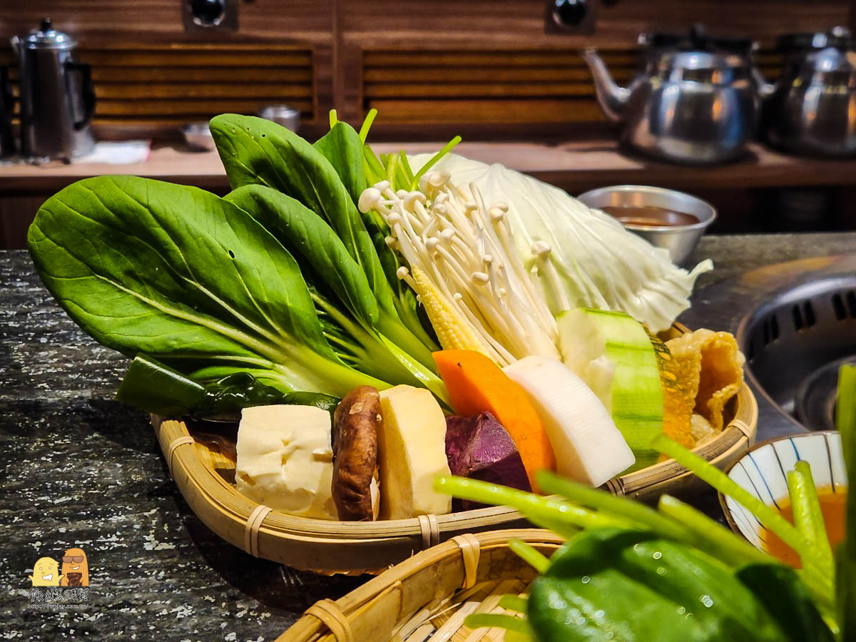 台北火鍋,火鍋推薦,捷運小巨蛋站,台北小巨蛋美食,小巨蛋美食,小巨蛋捷運站,台北石頭火鍋,平價火鍋,石頭火鍋