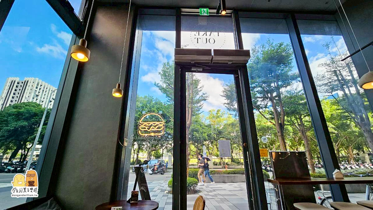 捷運港墘站,貓咖啡廳,寵物咖啡廳,貓餐廳,寵物餐廳,港墘捷運站